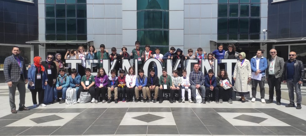 Trabzon Teknoloji Festivali’nde İHA, İDA ve İKA kategorilerinde gençler sunumlarını gerçekleştirdi